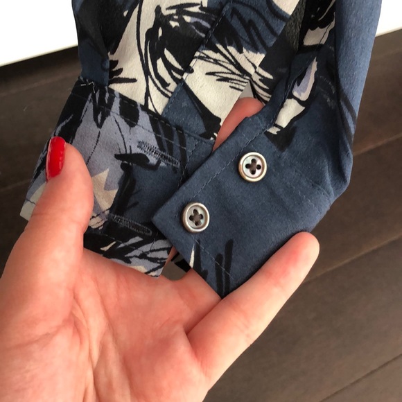 100% Silk Floral Blue Blouse - Picture 6 of 9